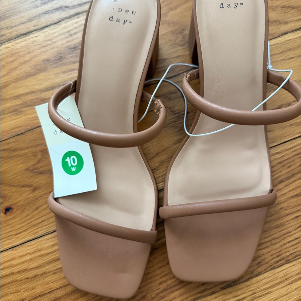 A NEW DAY Tan Sandals Chunky Stylish and Neutral Women’s heels